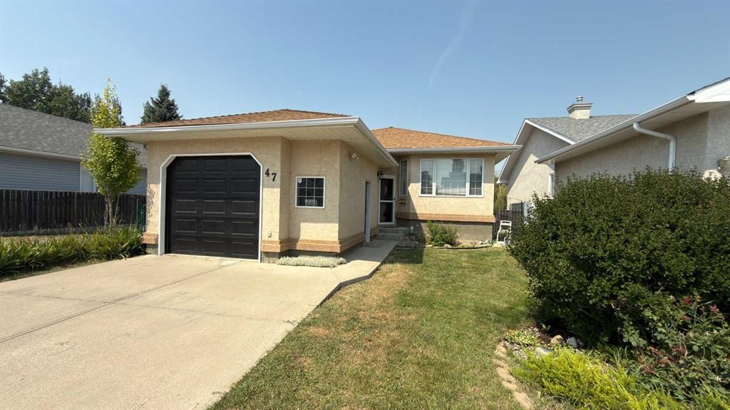 47 Chilcotin Crescent West, Lethbridge, AB - Outdoor With Facade