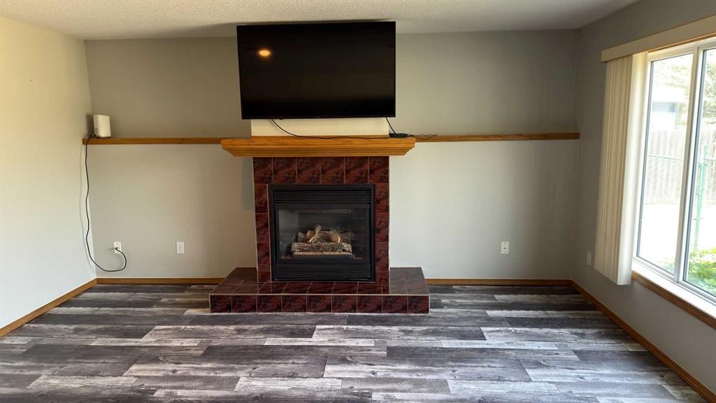 47 Chilcotin Crescent West, Lethbridge, AB - Indoor With Fireplace