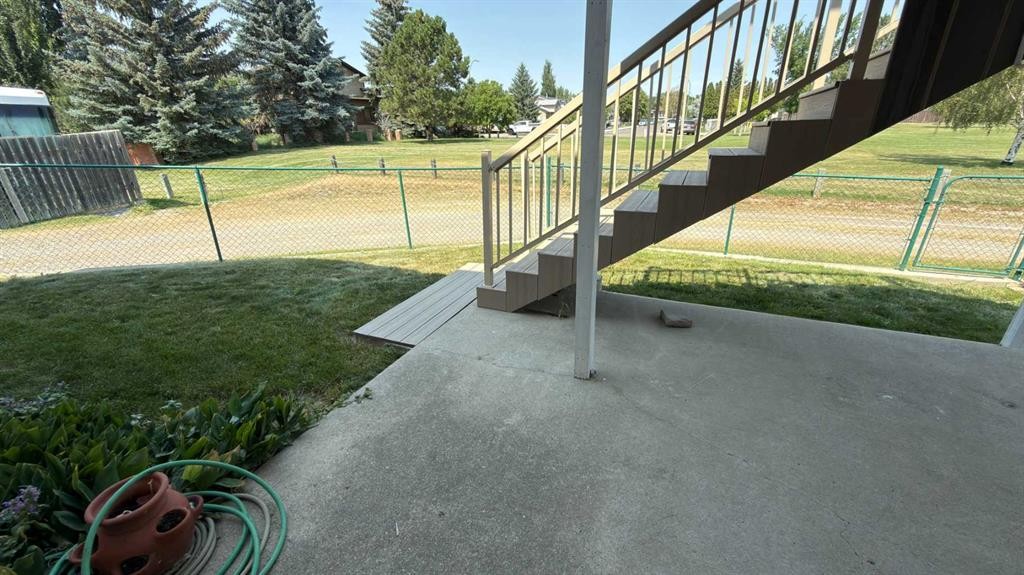 47 Chilcotin Crescent West, Lethbridge, AB - Outdoor