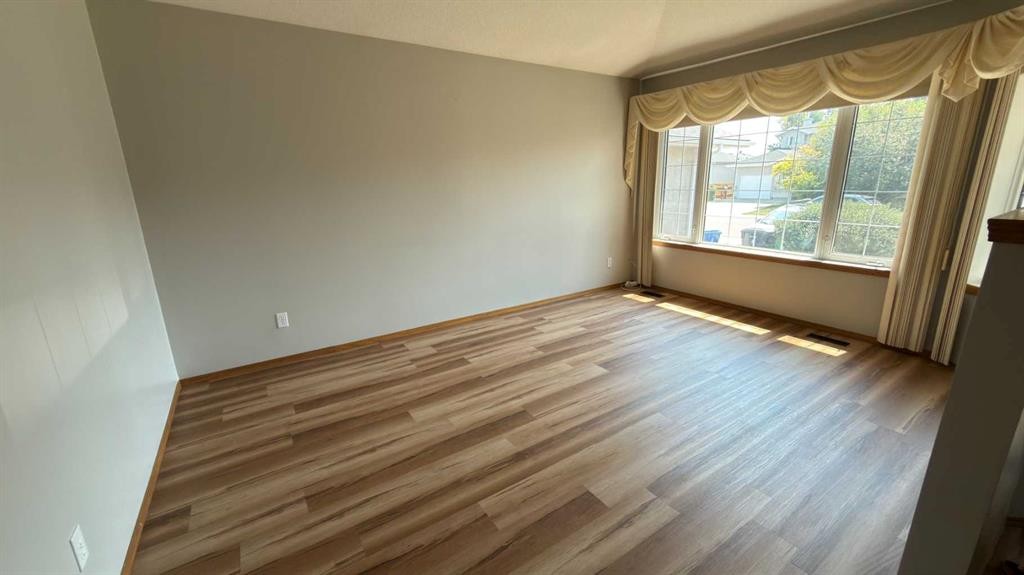 47 Chilcotin Crescent West, Lethbridge, AB - Indoor Photo Showing Other Room