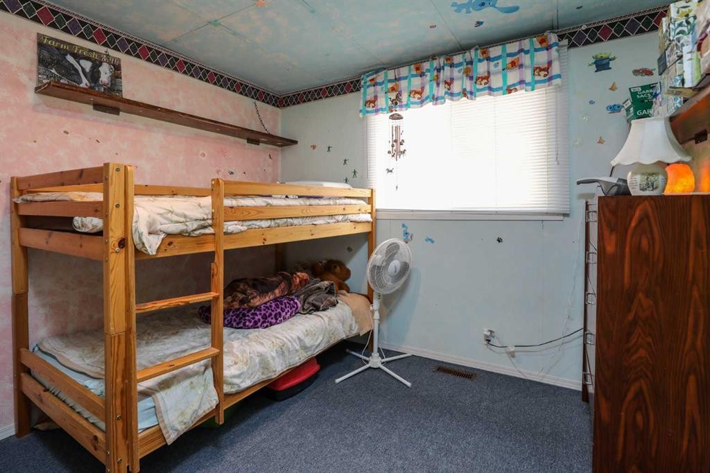 210 Macewan Street, Granum, AB - Indoor Photo Showing Bedroom