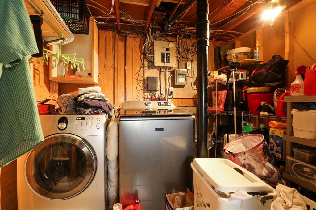 210 Macewan Street, Granum, AB - Indoor Photo Showing Laundry Room