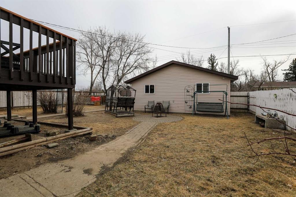 210 Macewan Street, Granum, AB - Outdoor With Exterior