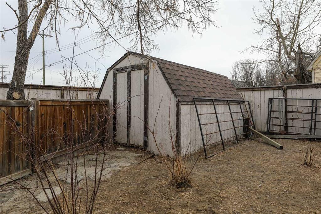 210 Macewan Street, Granum, AB - Outdoor