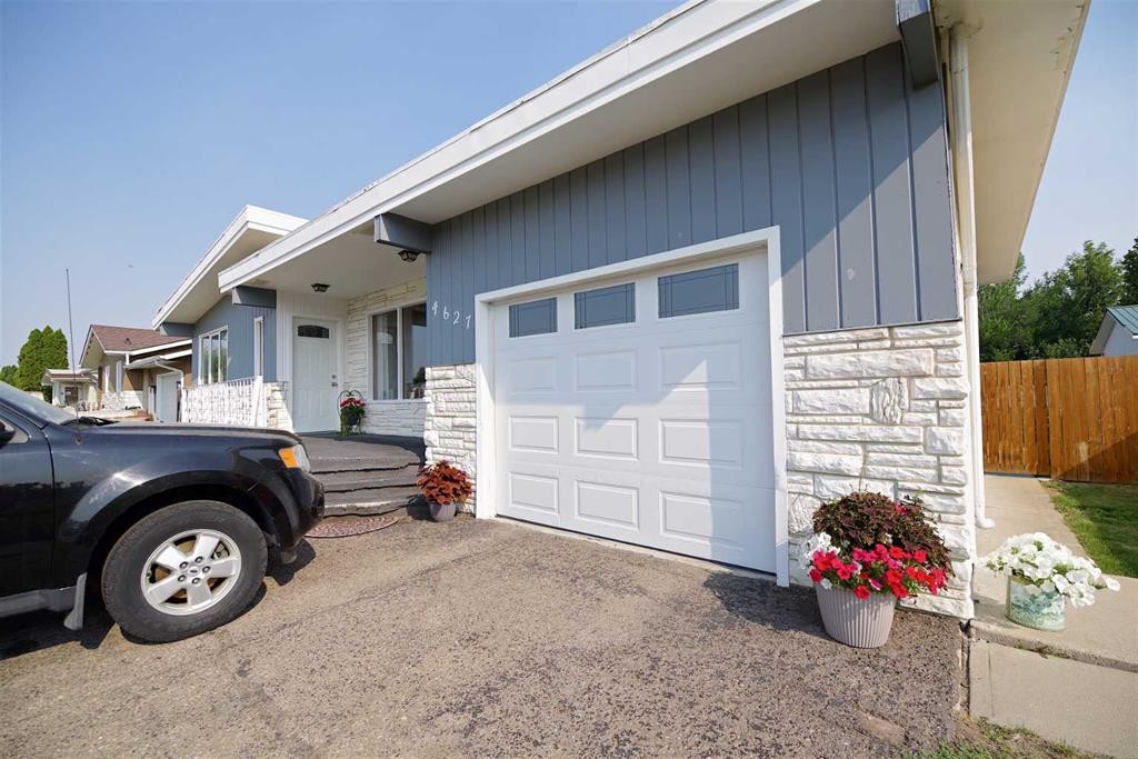 4627 50 Avenue, Taber, AB - Outdoor With Exterior