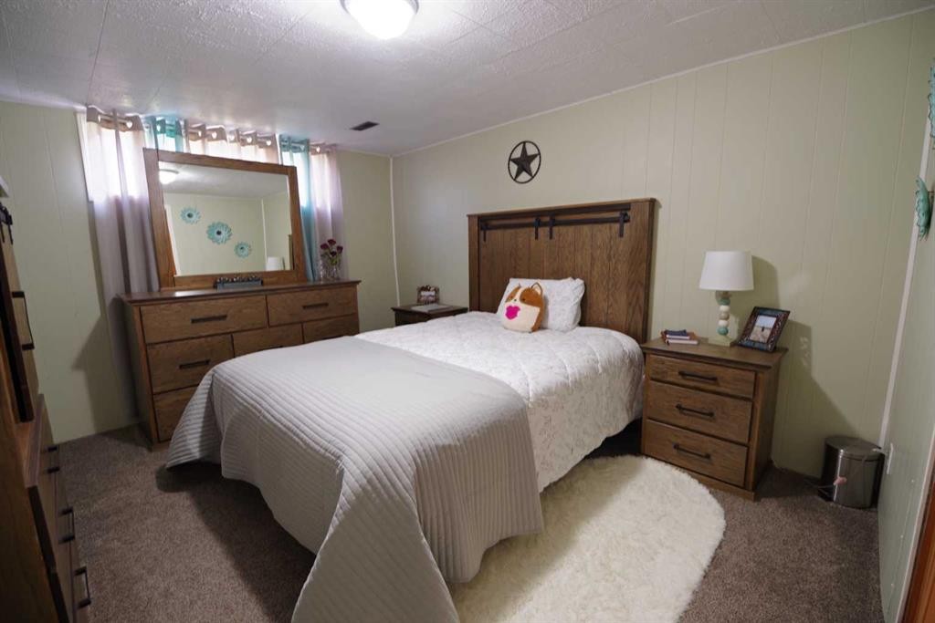 4627 50 Avenue, Taber, AB - Indoor Photo Showing Bedroom