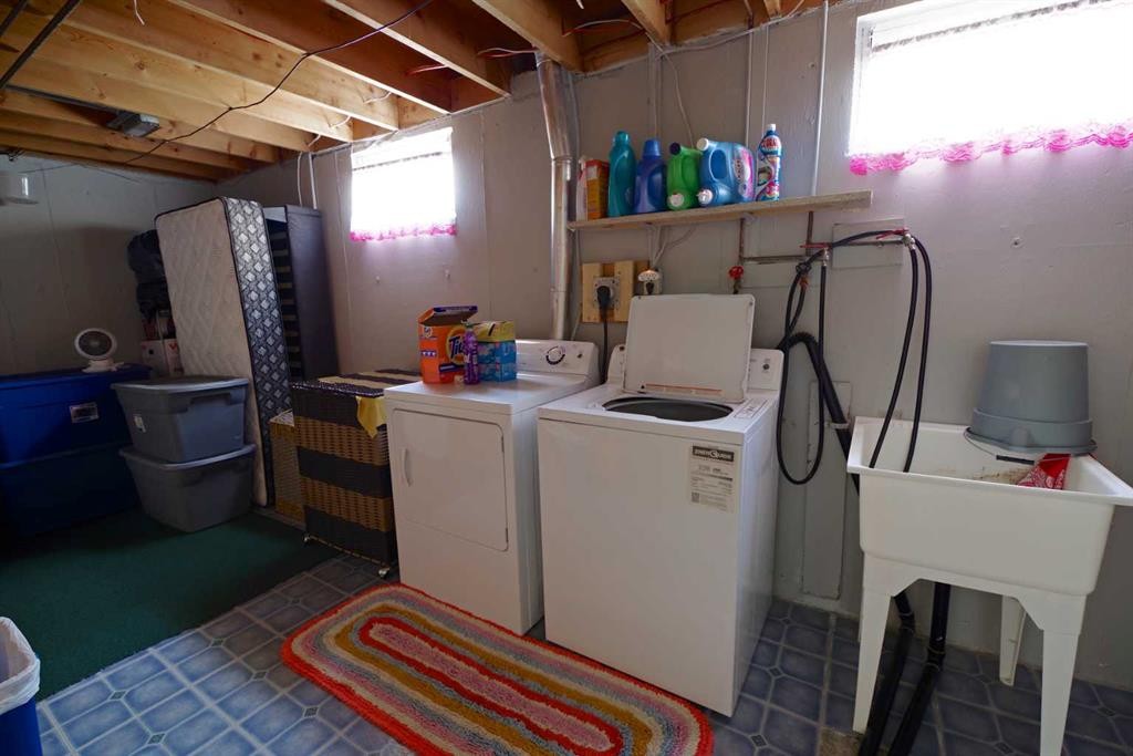 4627 50 Avenue, Taber, AB - Indoor