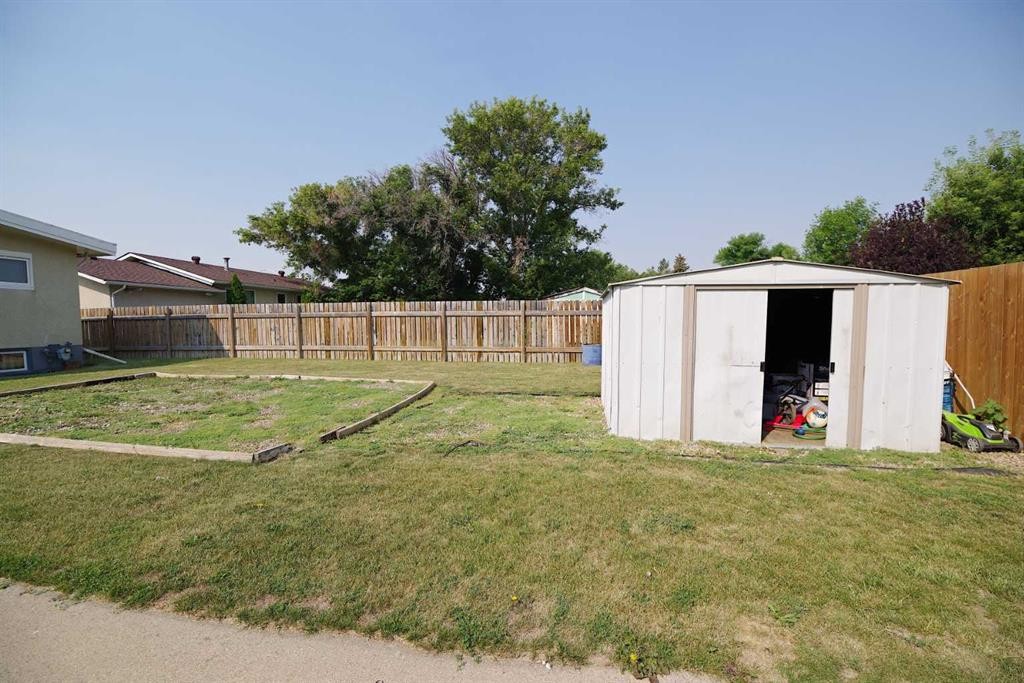4627 50 Avenue, Taber, AB - Outdoor