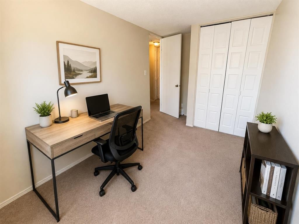 36-55 Lemoyne Crescent West, Lethbridge, AB - Indoor Photo Showing Office