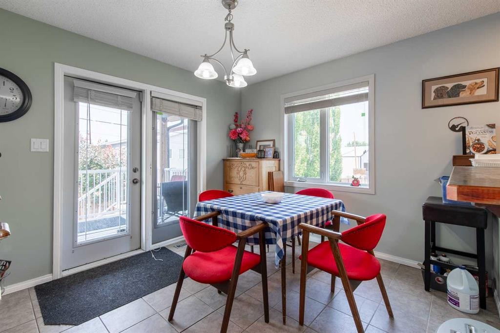 607 52 Avenue Close, Coalhurst, AB - Indoor Photo Showing Dining Room