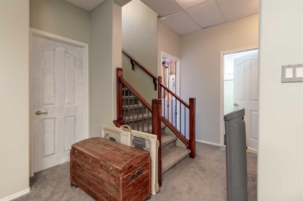 607 52 Avenue Close, Coalhurst, AB - Indoor Photo Showing Other Room
