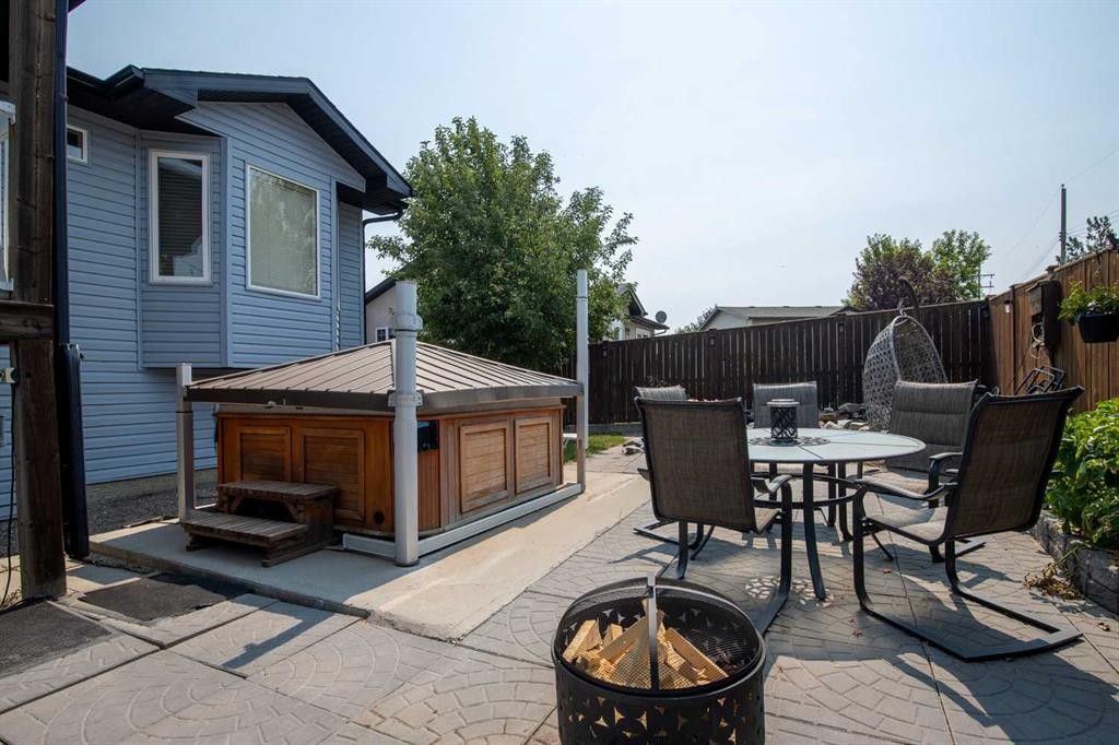 607 52 Avenue Close, Coalhurst, AB - Outdoor With Deck Patio Veranda With Exterior