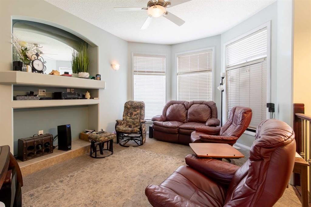 607 52 Avenue Close, Coalhurst, AB - Indoor