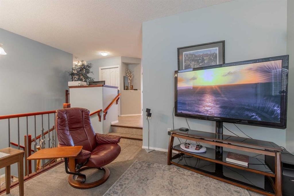 607 52 Avenue Close, Coalhurst, AB - Indoor Photo Showing Other Room