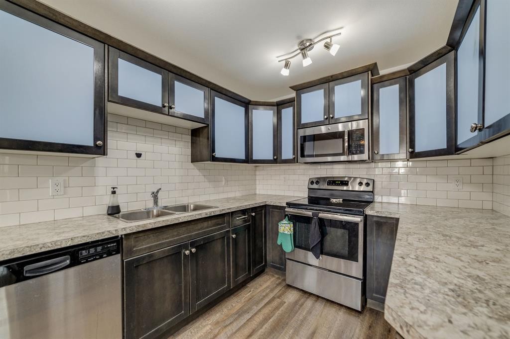5-103 Crocus Terrace West, Lethbridge, AB - Indoor Photo Showing Kitchen With Stainless Steel Kitchen With Double Sink
