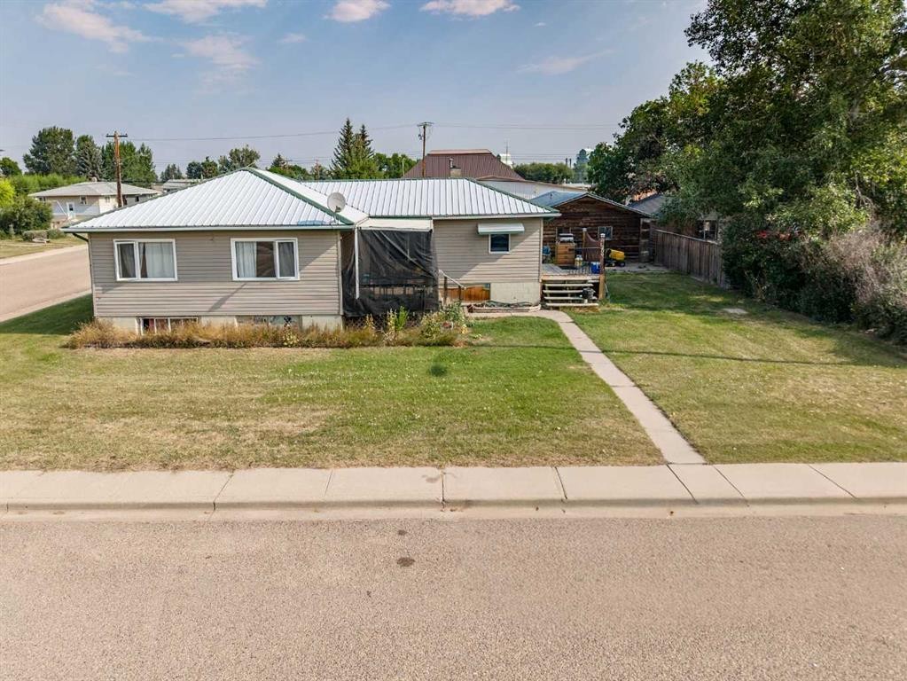 209 3Rd Avenue, Warner, AB - Outdoor