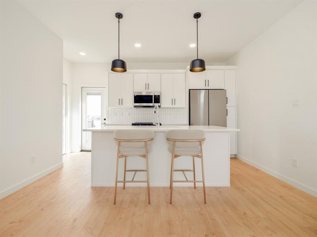 1379 Abitibi Road West, Lethbridge, AB - Indoor Photo Showing Kitchen With Upgraded Kitchen