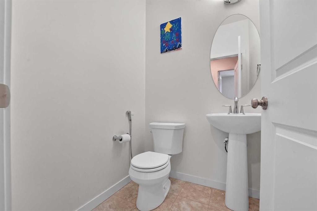 274 Mildred Dobbs Boulevard North, Lethbridge, AB - Indoor Photo Showing Bathroom
