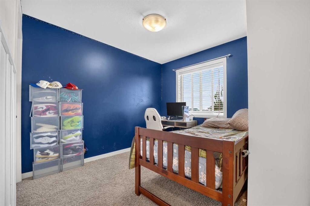 274 Mildred Dobbs Boulevard North, Lethbridge, AB - Indoor Photo Showing Bedroom