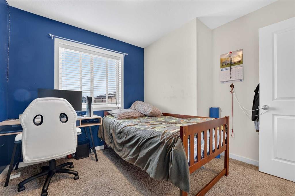 274 Mildred Dobbs Boulevard North, Lethbridge, AB - Indoor Photo Showing Bedroom
