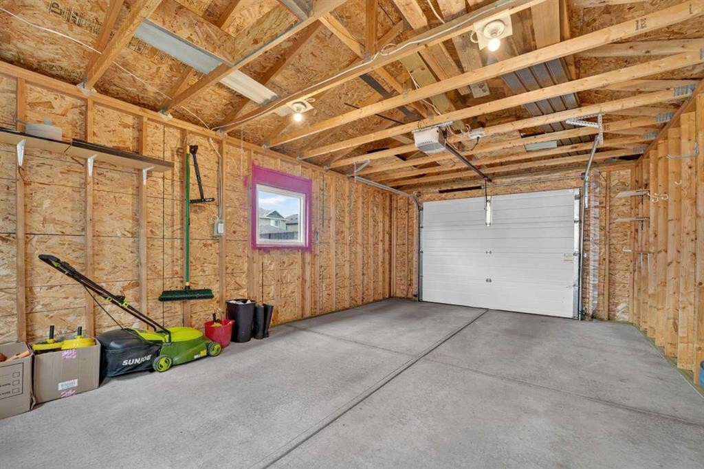 274 Mildred Dobbs Boulevard North, Lethbridge, AB - Indoor Photo Showing Garage