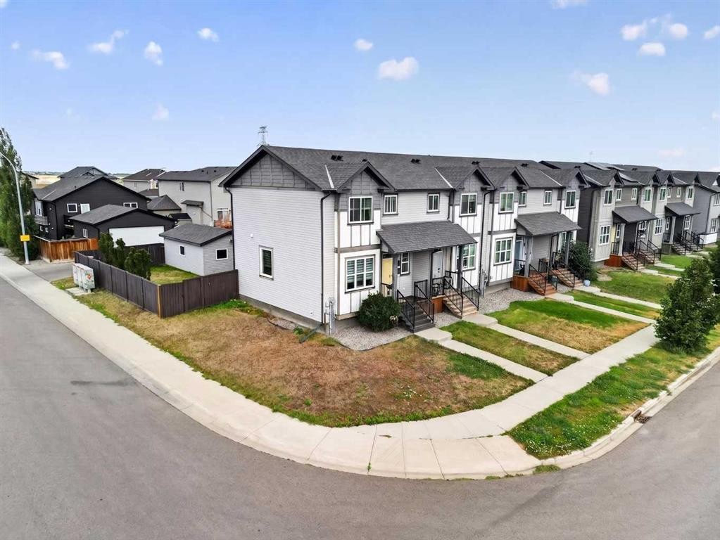 274 Mildred Dobbs Boulevard North, Lethbridge, AB - Outdoor With Facade