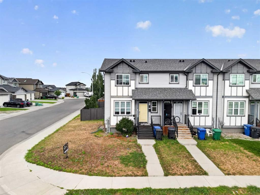 274 Mildred Dobbs Boulevard North, Lethbridge, AB - Outdoor With Facade