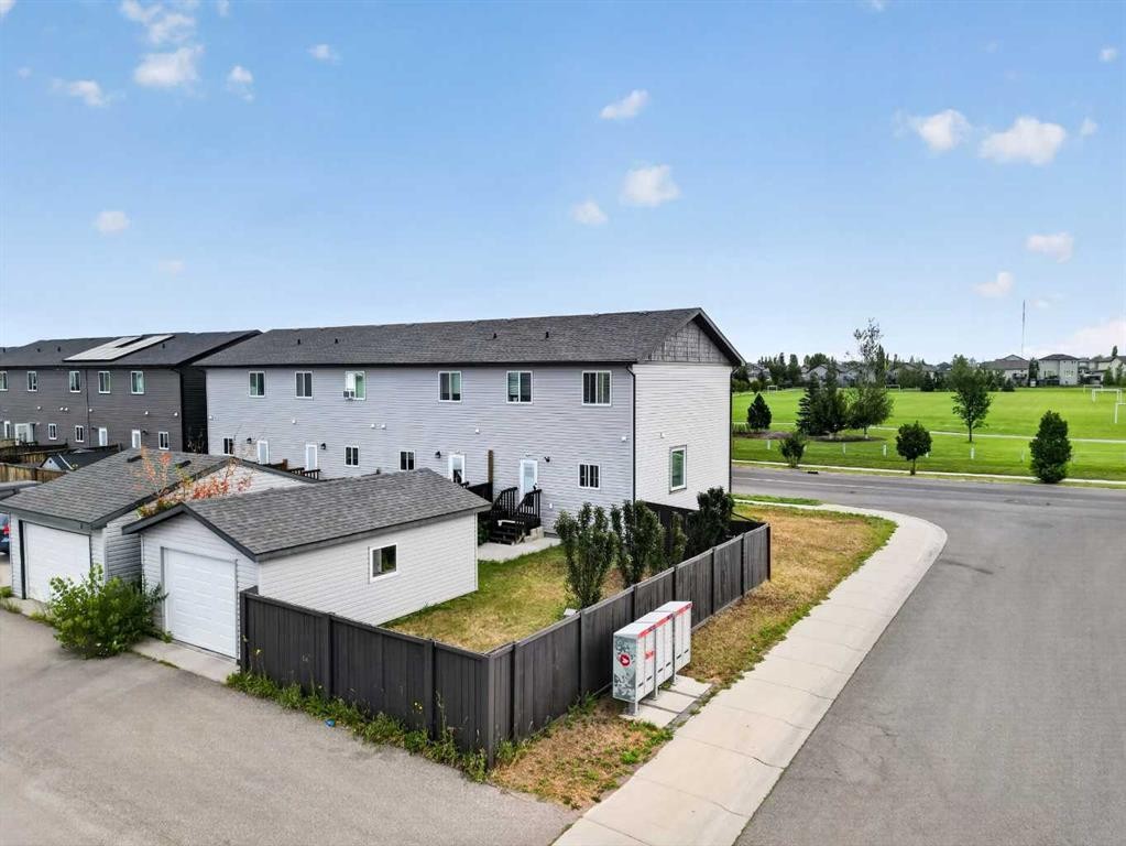 274 Mildred Dobbs Boulevard North, Lethbridge, AB - Outdoor