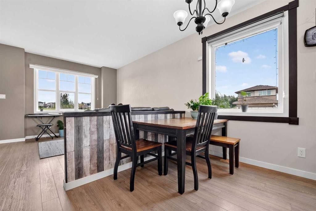 274 Mildred Dobbs Boulevard North, Lethbridge, AB - Indoor Photo Showing Dining Room
