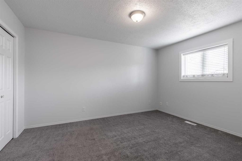 5105 2 Street, Coalhurst, AB - Indoor Photo Showing Other Room