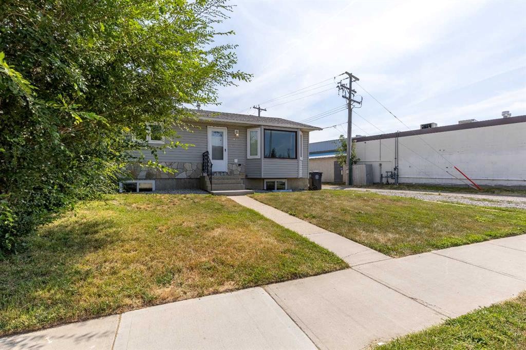 5105 2 Street, Coalhurst, AB - Outdoor