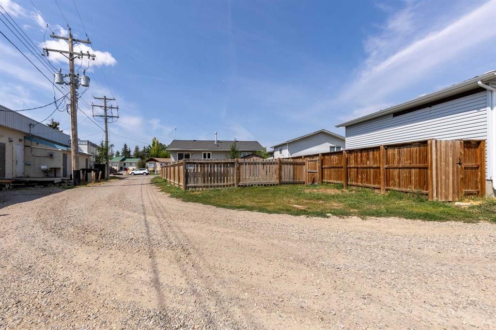5105 2 Street, Coalhurst, AB - Outdoor