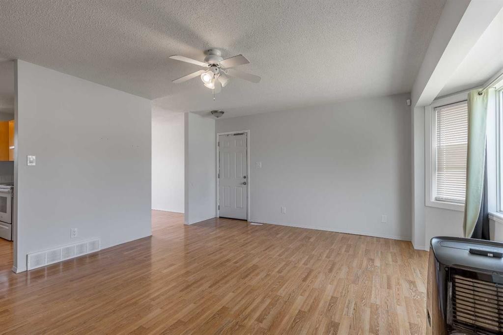 5105 2 Street, Coalhurst, AB - Indoor Photo Showing Other Room
