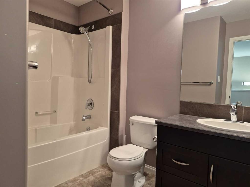 1548 Coalbanks Boulevard West, Lethbridge, AB - Indoor Photo Showing Bathroom