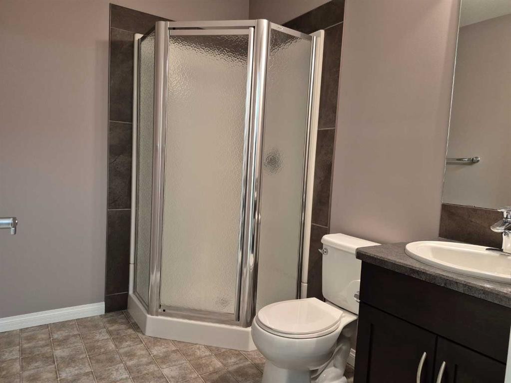 1548 Coalbanks Boulevard West, Lethbridge, AB - Indoor Photo Showing Bathroom