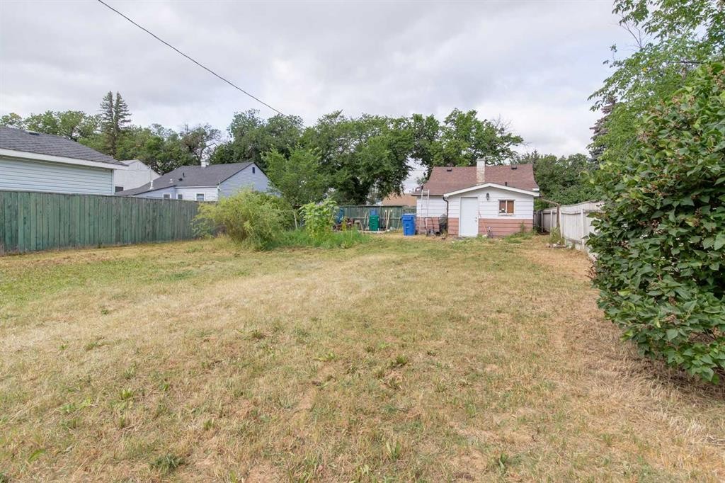 329 12 Street North, Lethbridge, AB - Outdoor