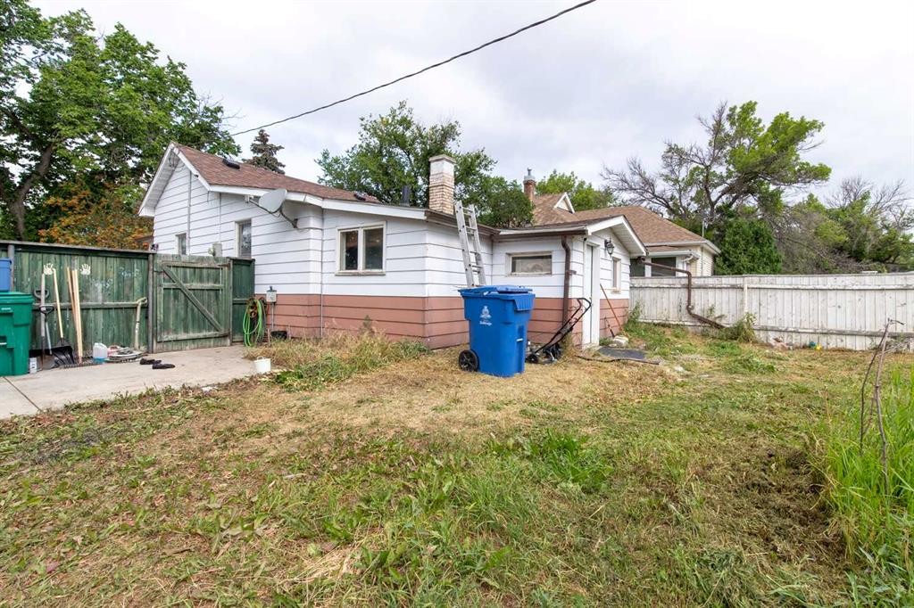 329 12 Street North, Lethbridge, AB - Outdoor