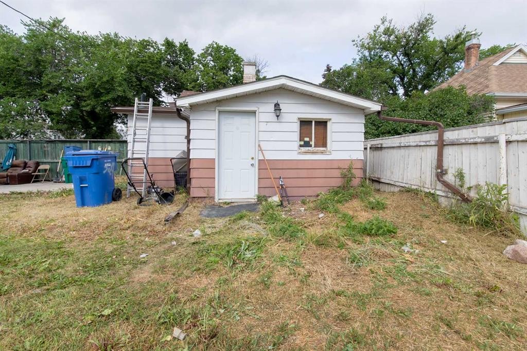329 12 Street North, Lethbridge, AB - Outdoor