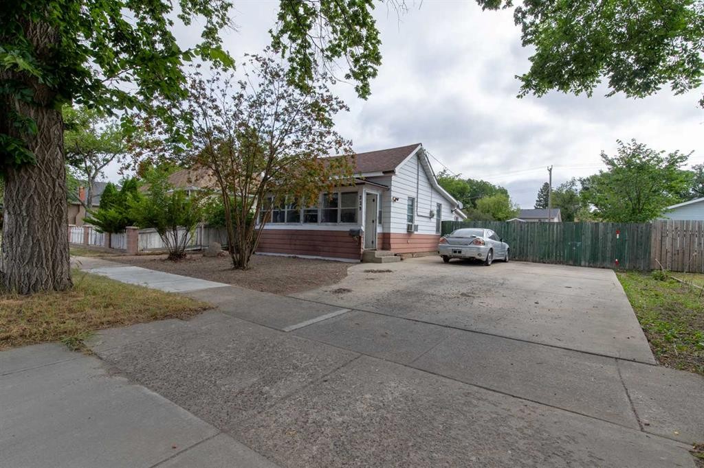 329 12 Street North, Lethbridge, AB - Outdoor