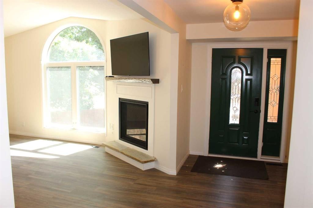 518 Maple Crescent, Picture Butte, AB - Indoor With Fireplace