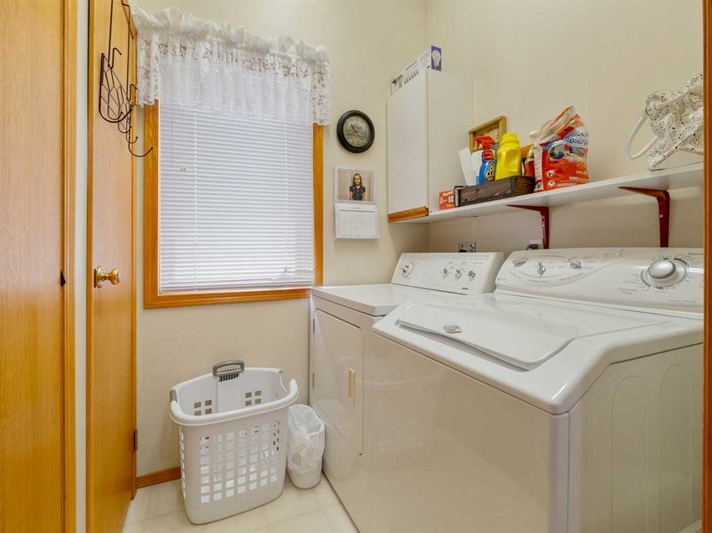 123 Fairway Drive, Coaldale, AB - Indoor Photo Showing Laundry Room