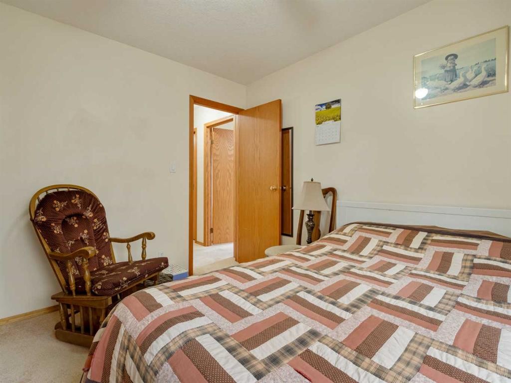 123 Fairway Drive, Coaldale, AB - Indoor Photo Showing Bedroom