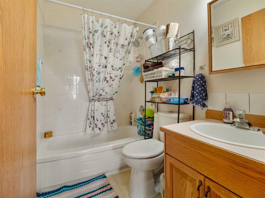 123 Fairway Drive, Coaldale, AB - Indoor Photo Showing Bathroom