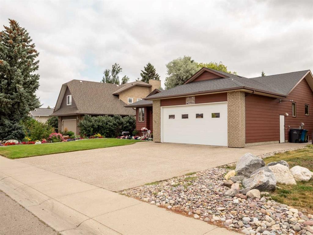 123 Fairway Drive, Coaldale, AB - Outdoor