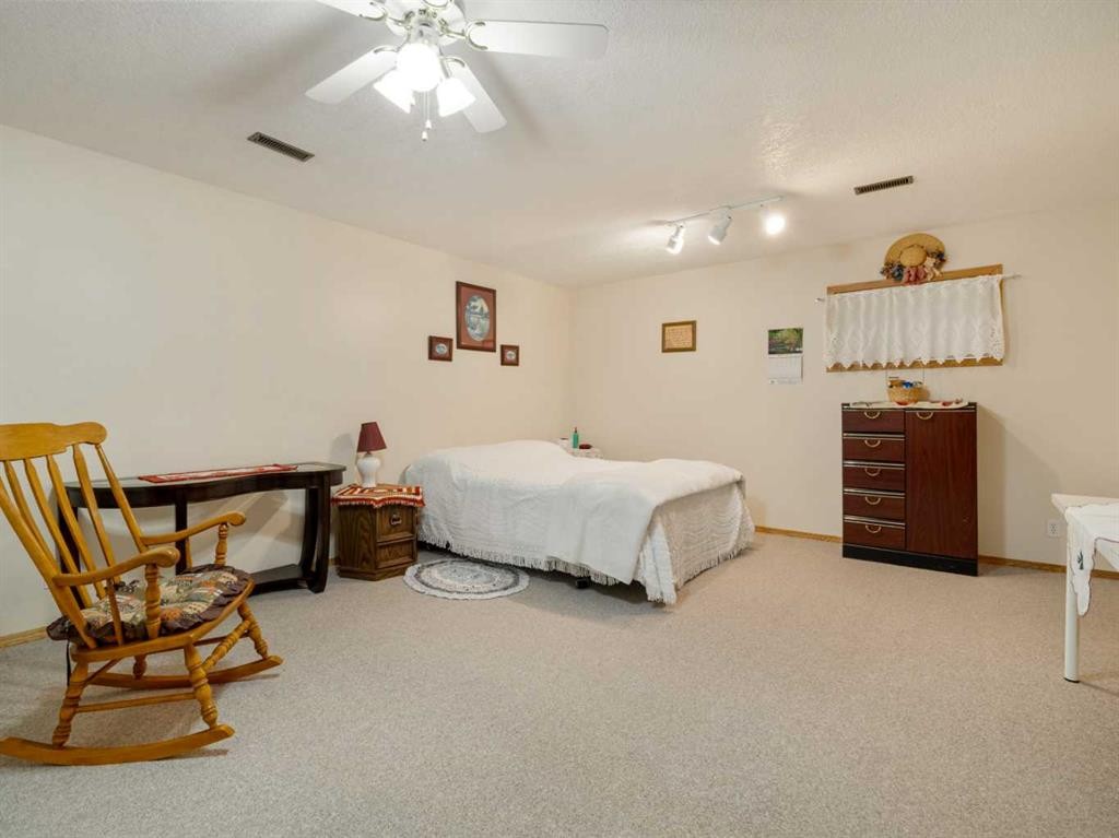 123 Fairway Drive, Coaldale, AB - Indoor Photo Showing Bedroom