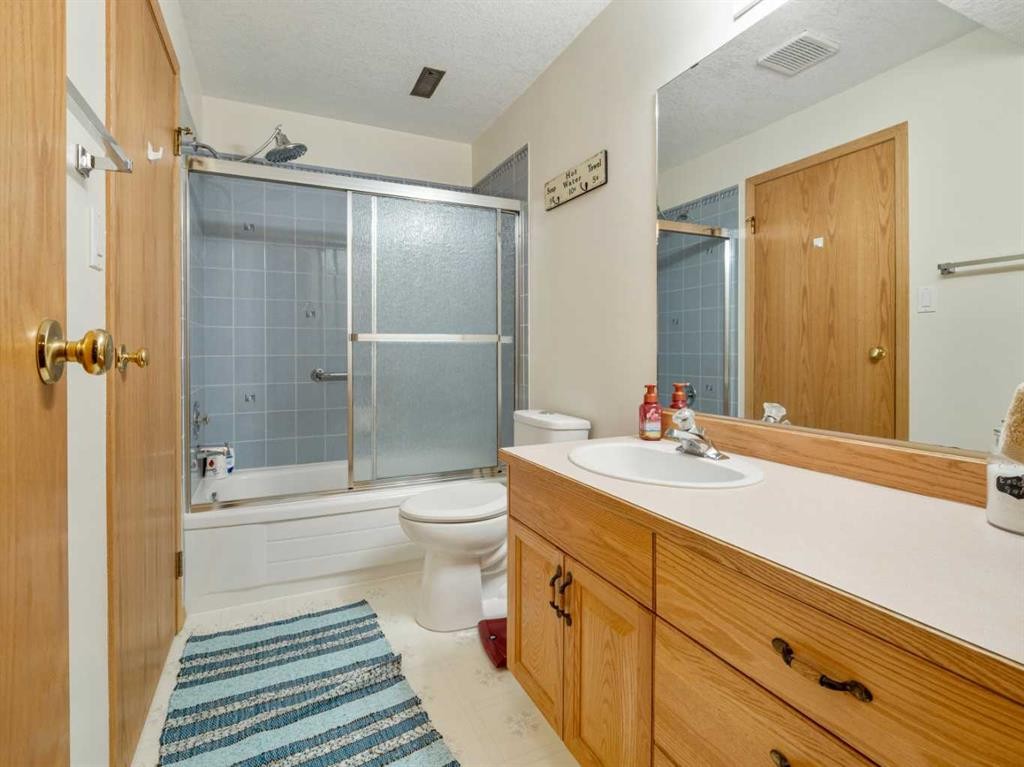 123 Fairway Drive, Coaldale, AB - Indoor Photo Showing Bathroom
