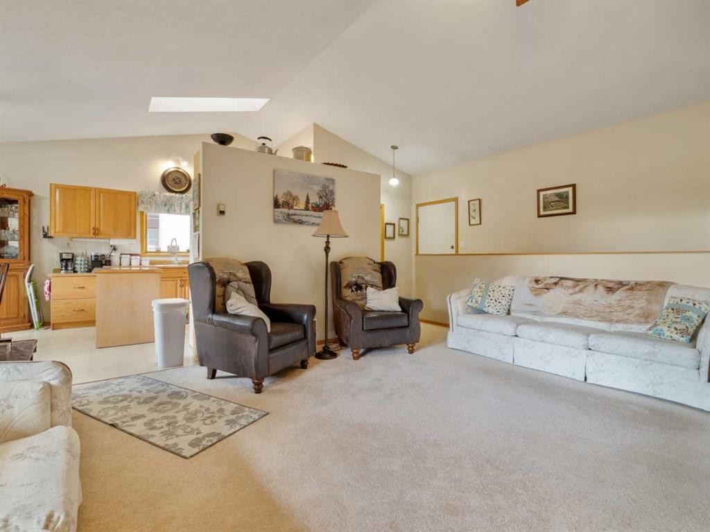 123 Fairway Drive, Coaldale, AB - Indoor Photo Showing Living Room
