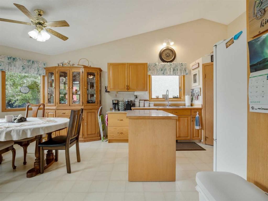 123 Fairway Drive, Coaldale, AB - Indoor Photo Showing Dining Room