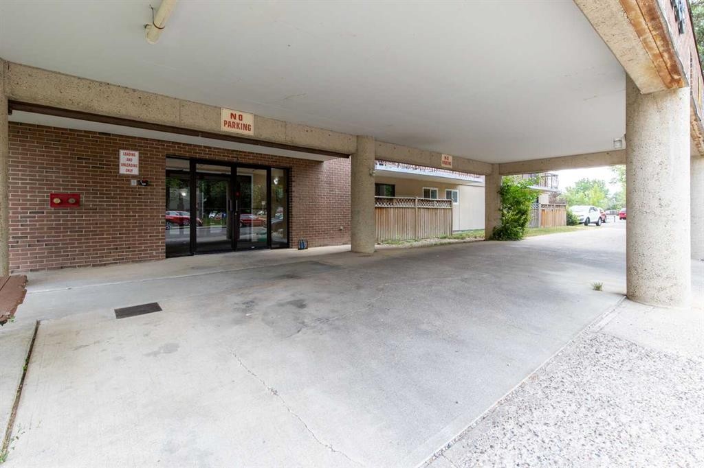 418-5 Berkeley Place West, Lethbridge, AB - Outdoor