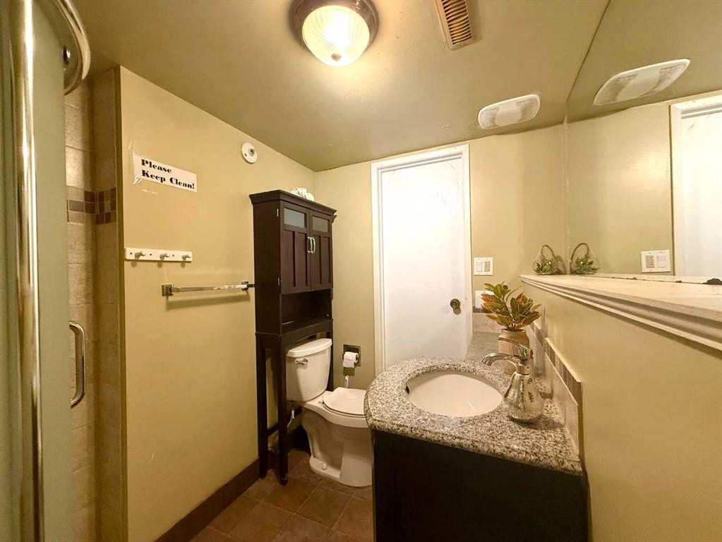 159 Laval Boulevard West, Lethbridge, AB - Indoor Photo Showing Bathroom